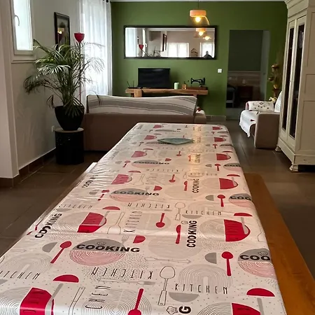 Accessible Pmr Avec Jardin Clos, Terrasses Et Proche Velo Rail A - Fr-1-426-465 *